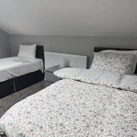 Modernised 4 Bedroom House Close To Centre, Kep Διαμέρισμα Λιντς