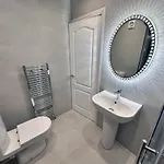 Modernised 4 Bedroom House Close To Centre, Kep * Leeds (West Yorkshire)