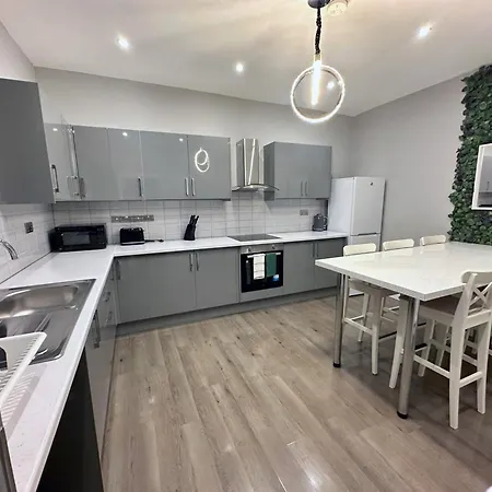Modernised 4 Bedroom House Close To Centre, Kep 公寓 利兹