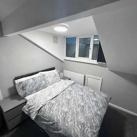 Modernised 4 Bedroom House Close To Centre, Kep 公寓 利兹