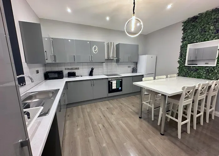 Modernised 4 Bedroom House Close To Centre, Kep 公寓 利兹