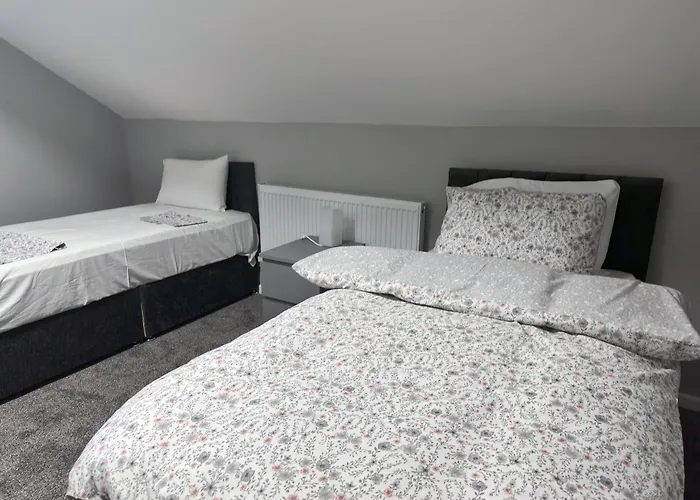 Modernised 4 Bedroom House Close To Centre, Kep Апартаменты Лидс