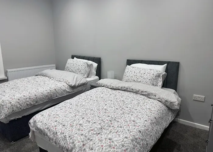 Modernised 4 Bedroom House Close To Centre, Kep * Leeds (West Yorkshire)