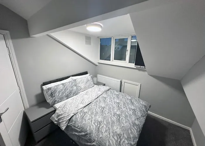 Modernised 4 Bedroom House Close To Centre, Kep Apartment Leeds (West Yorkshire)